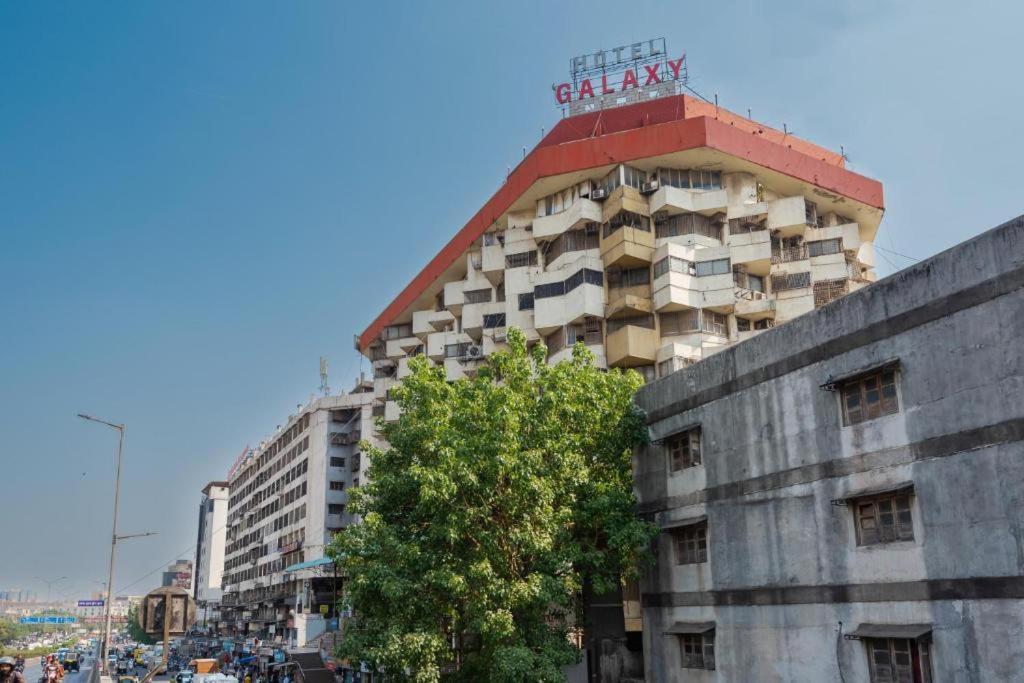 Hotel Galaxy Сурат Экстерьер фото