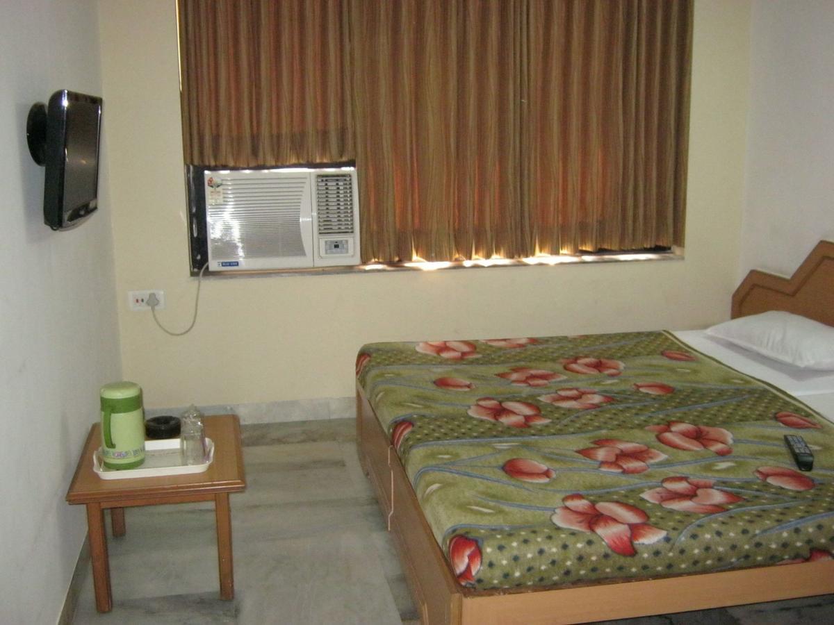 Hotel Galaxy Сурат Экстерьер фото